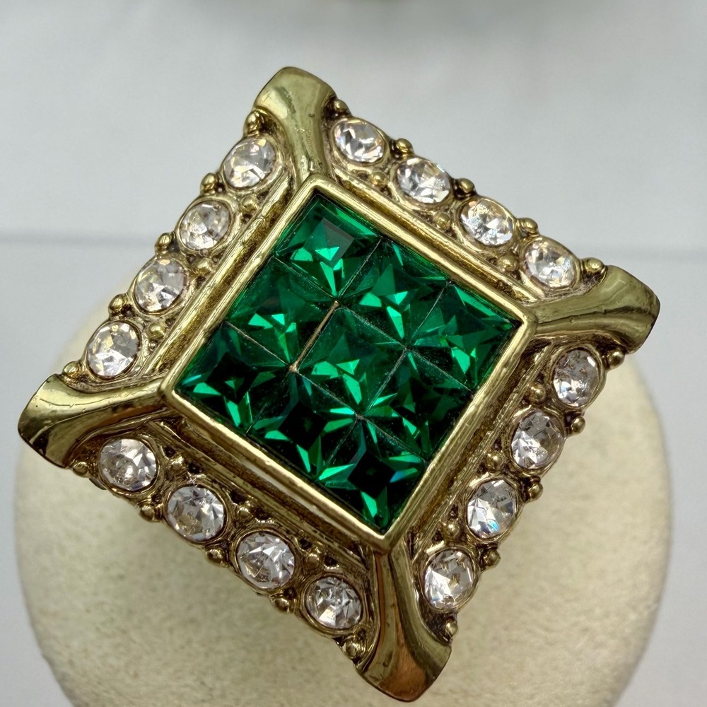 Heidi Daus Green  Crystal Statement Ring size 8